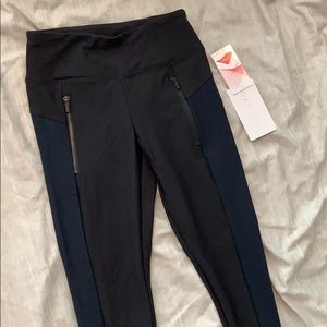 Athleta Stellar Tight size xs in black/navy